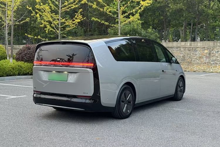 Used Li Auto MEGA 2024 Ultra Model Exterior 4