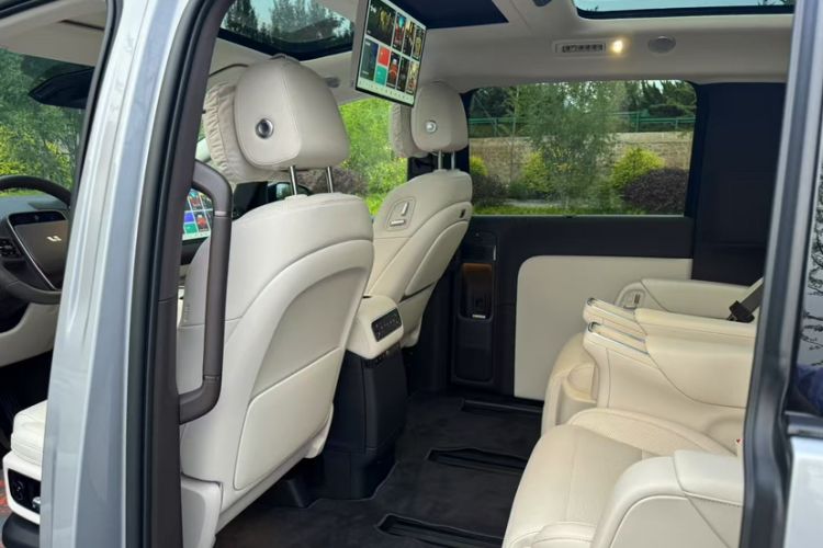 Used Li Auto MEGA 2024 Ultra Model Interior 3