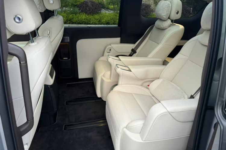Used Li Auto MEGA 2024 Ultra Model Interior 4