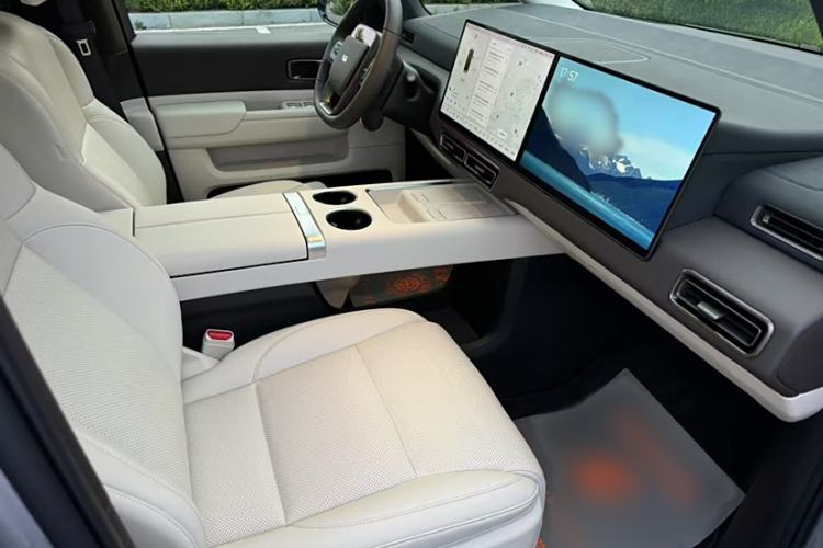 Used Li Auto MEGA 2024 Ultra Model Interior 5