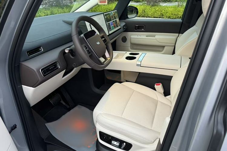 Used Li Auto MEGA 2024 Ultra Model Interior 6
