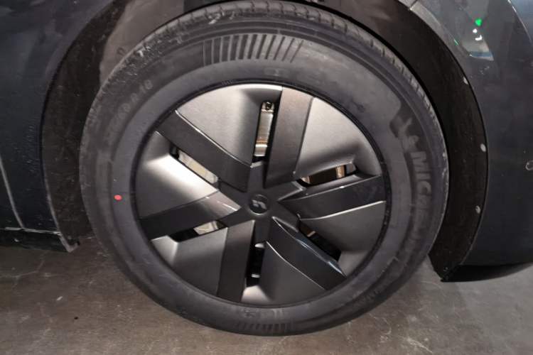 Used Li Auto MEGA 2024 Ultra Model Right Front Wheel Hub