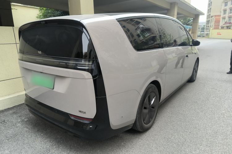 Used Li Auto MEGA 2024 Ultra Model Exterior 3