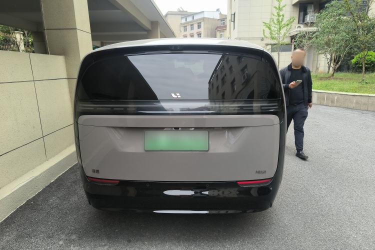 Used Li Auto MEGA 2024 Ultra Model Exterior 4