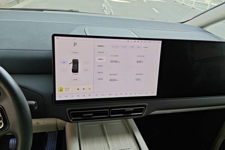 Used Li Auto MEGA 2024 Ultra Model Audio And AC Panel