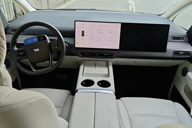 Used Li Auto MEGA 2024 Ultra Model Center Console