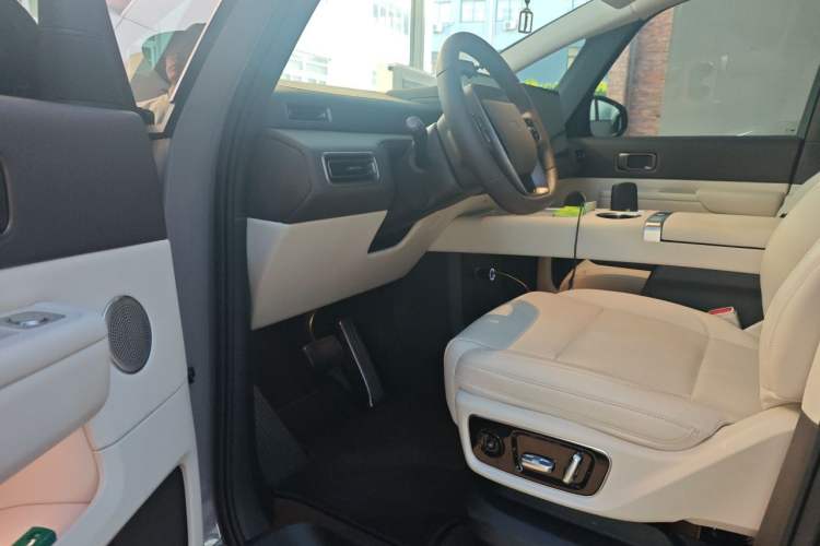Used Li Auto MEGA 2024 Ultra Model Driver Seat