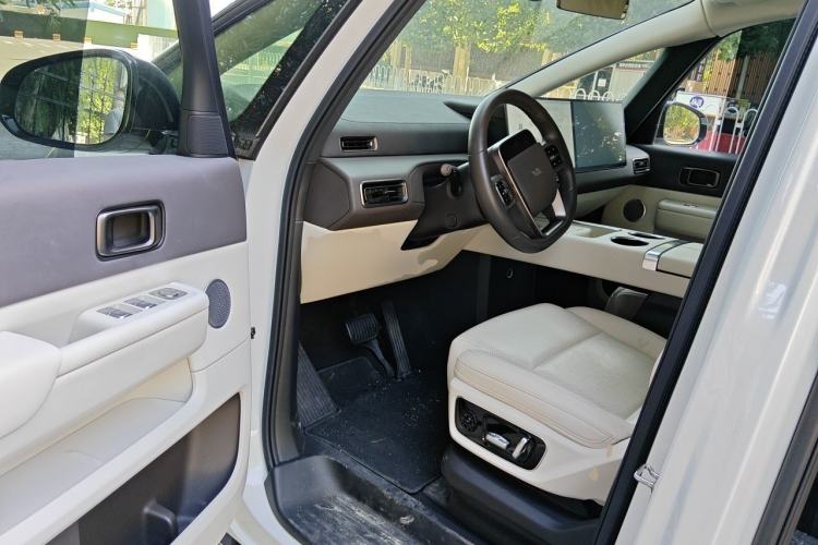 Used Li Auto MEGA 2024 Ultra Model Driver Seat