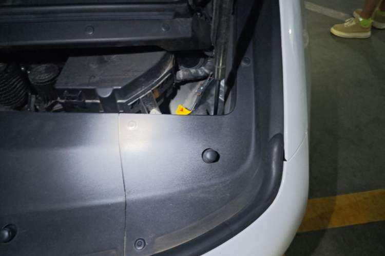 Used Li Auto MEGA 2024 Ultra Model Engine Bay Left