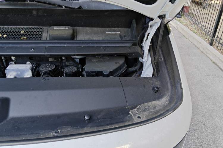 Used Li Auto MEGA 2024 Ultra Model Engine Bay Left