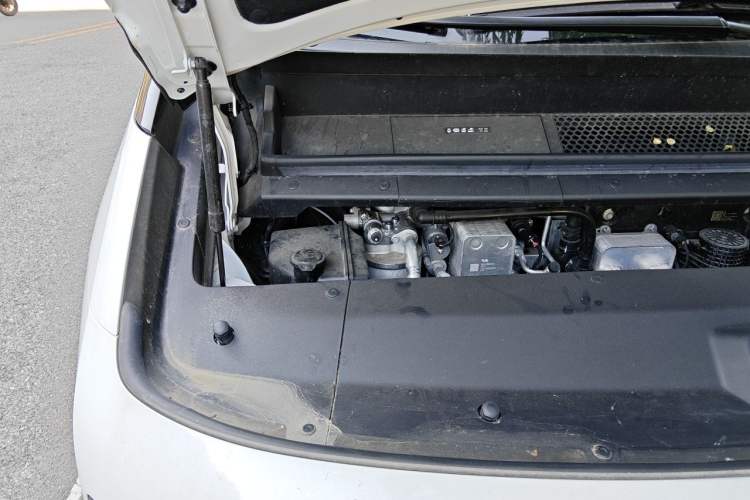 Used Li Auto MEGA 2024 Ultra Model Engine Bay Right