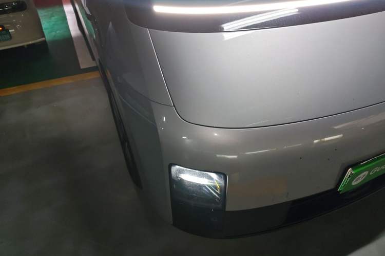 Used Li Auto MEGA 2024 Ultra Model Right Front Headlight