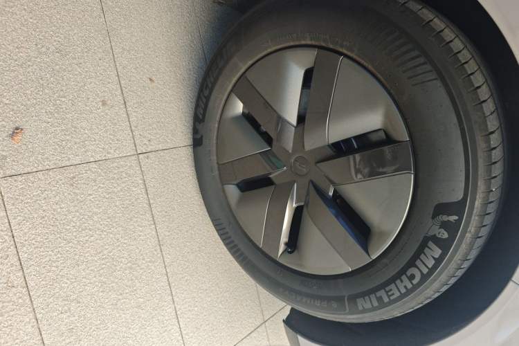 Used Li Auto MEGA 2024 Ultra Model Right Front Wheel Hub