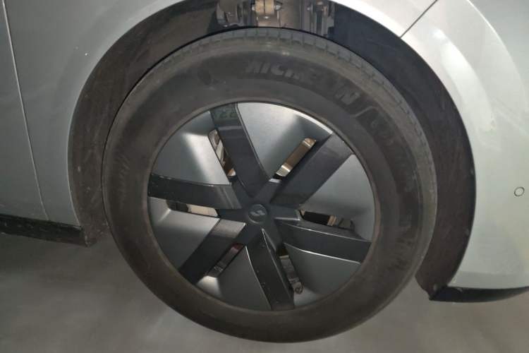 Used Li Auto MEGA 2024 Ultra Model Right Front Wheel Hub