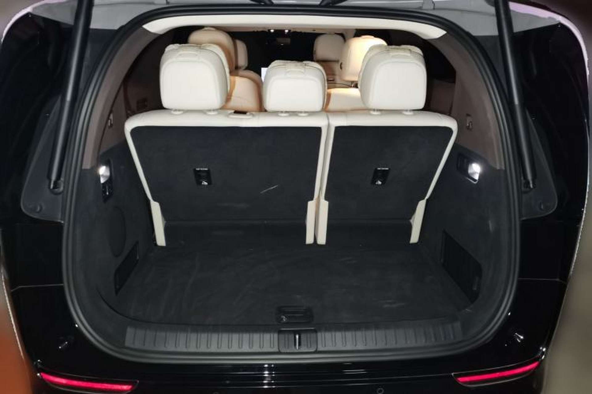 Used Li Auto MEGA 2024 Ultra Model Trunk