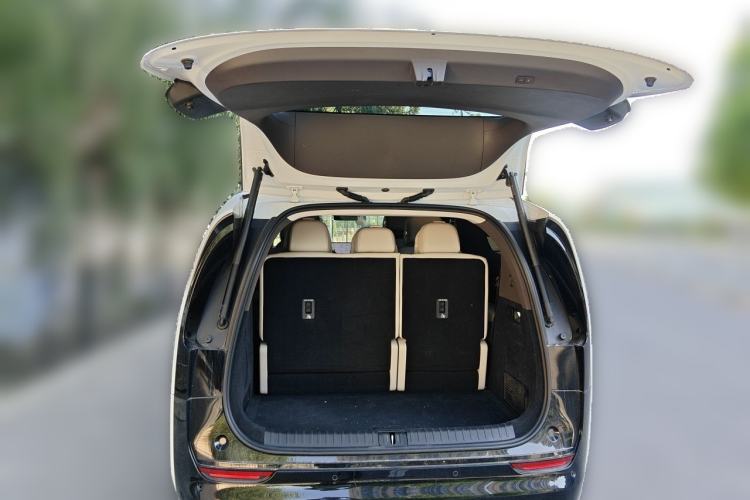 Used Li Auto MEGA 2024 Ultra Model Trunk