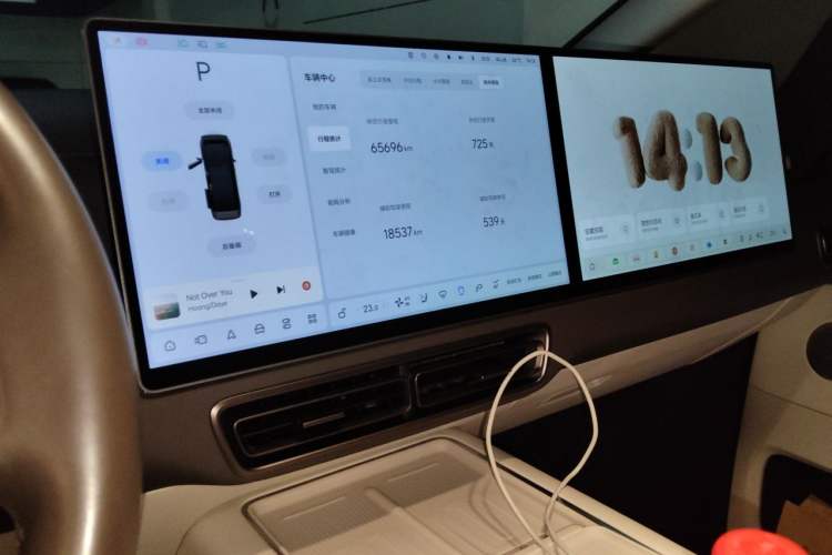 Used Li Auto MEGA 2024 Ultra Model Audio And AC Panel