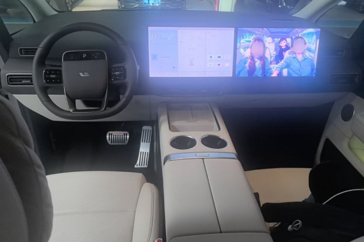 Used Li Auto MEGA 2024 Ultra Model Center Console