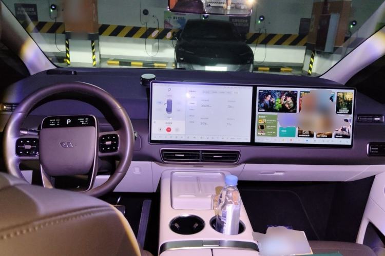 Used Li Auto MEGA 2024 Ultra Model Center Console