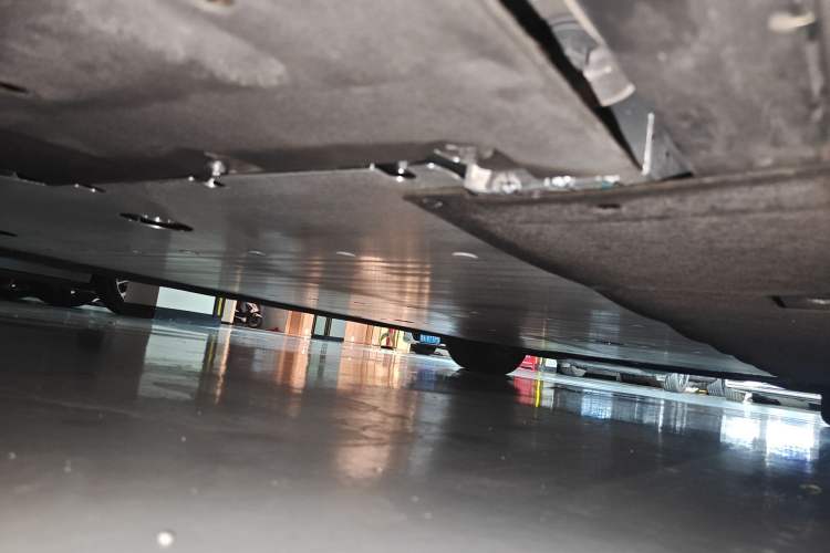 Used Li Auto MEGA 2024 Ultra Model Chassis Rear Right