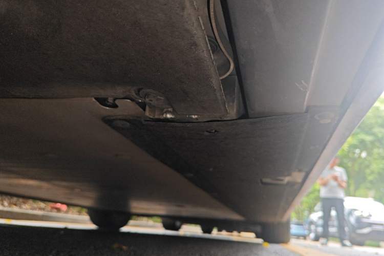Used Li Auto MEGA 2024 Ultra Model Chassis Rear Right