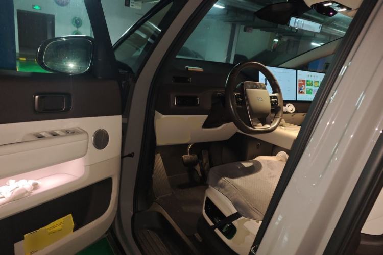 Used Li Auto MEGA 2024 Ultra Model Driver Seat