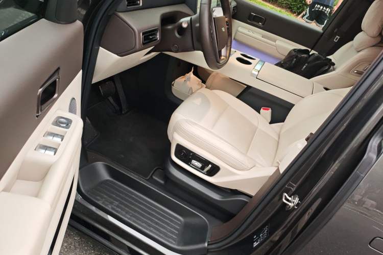 Used Li Auto MEGA 2024 Ultra Model Driver Seat