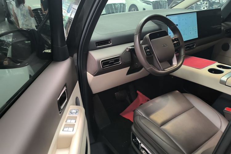 Used Li Auto MEGA 2024 Ultra Model Driver Seat
