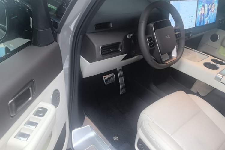 Used Li Auto MEGA 2024 Ultra Model Driver Seat