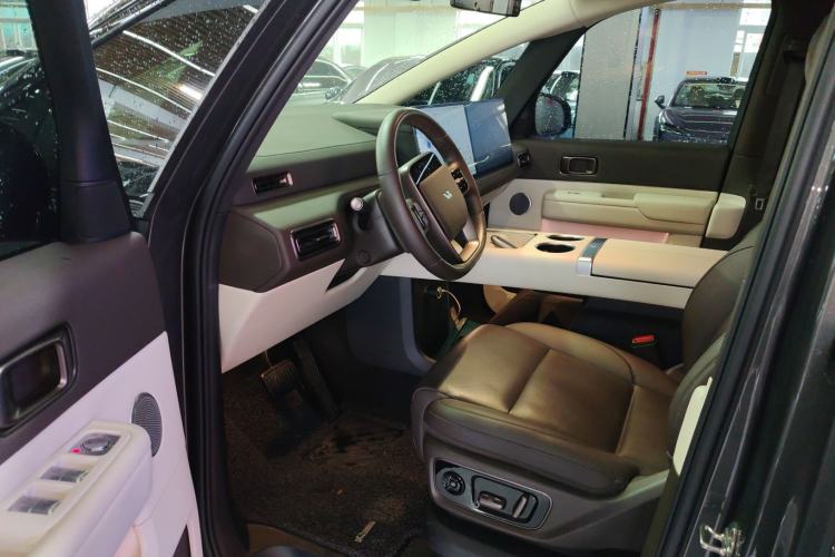 Used Li Auto MEGA 2024 Ultra Model Driver Seat