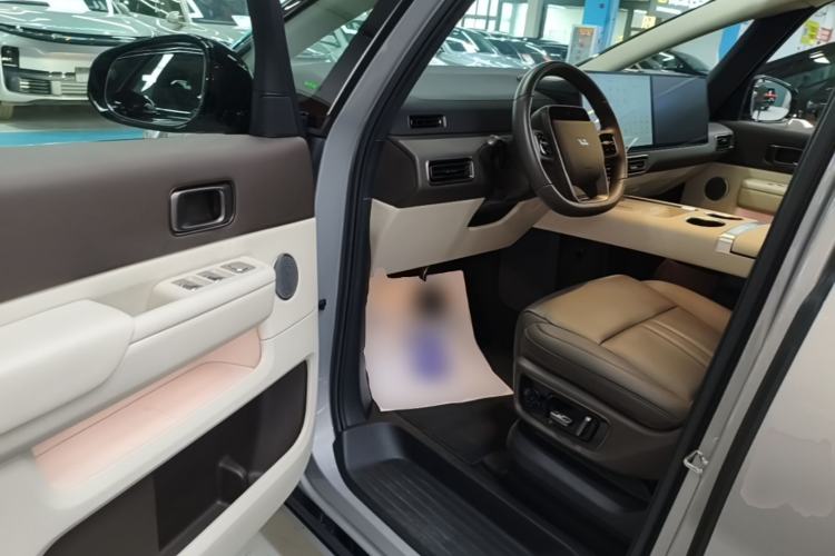 Used Li Auto MEGA 2024 Ultra Model Driver Seat