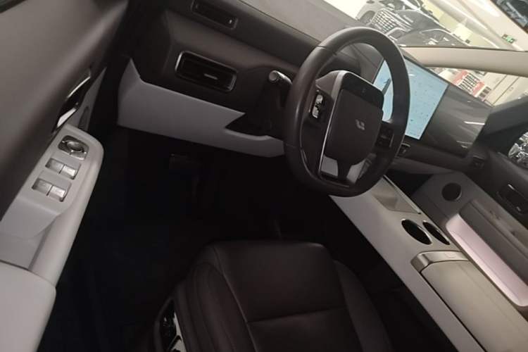 Used Li Auto MEGA 2024 Ultra Model Driver Seat