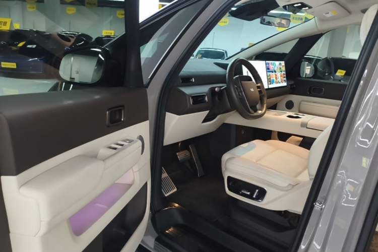 Used Li Auto MEGA 2024 Ultra Model Driver Seat