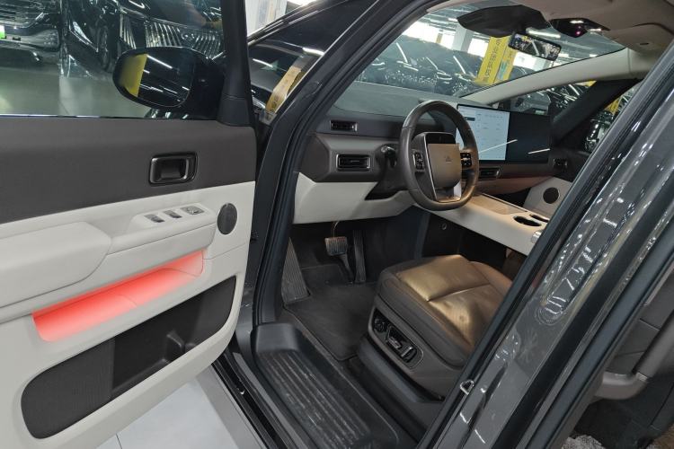 Used Li Auto MEGA 2024 Ultra Model Driver Seat