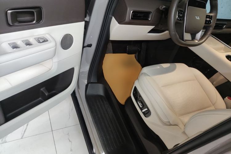 Used Li Auto MEGA 2024 Ultra Model Driver Seat