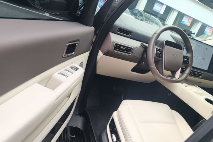 Used Li Auto MEGA 2024 Ultra Model Driver Seat