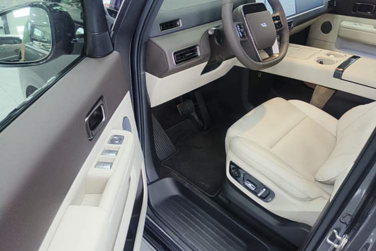 Used Li Auto MEGA 2024 Ultra Model Driver Seat