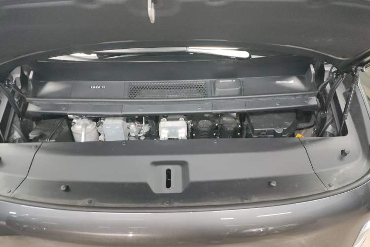 Used Li Auto MEGA 2024 Ultra Model Engine Bay