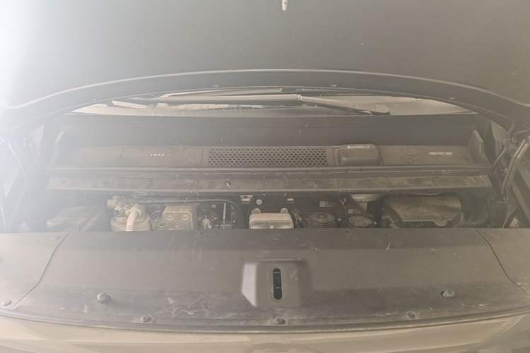 Used Li Auto MEGA 2024 Ultra Model Engine Bay