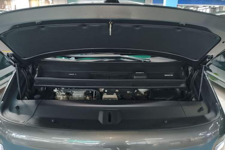 Used Li Auto MEGA 2024 Ultra Model Engine Bay