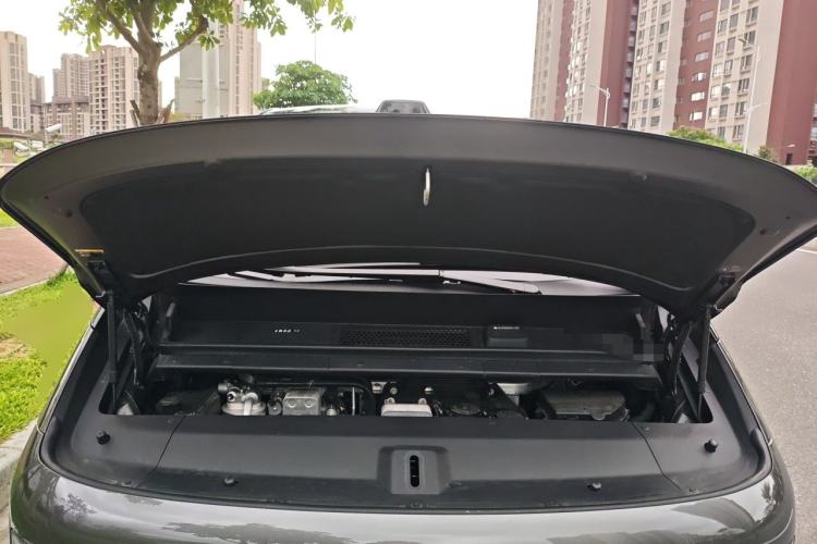 Used Li Auto MEGA 2024 Ultra Model Engine Bay
