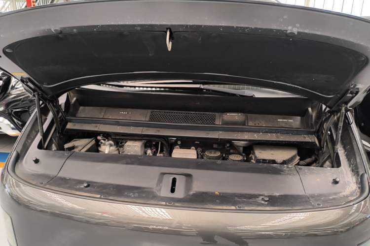 Used Li Auto MEGA 2024 Ultra Model Engine Bay