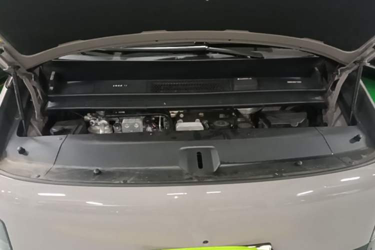 Used Li Auto MEGA 2024 Ultra Model Engine Bay