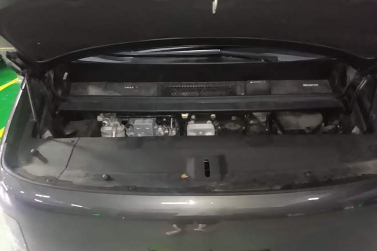 Used Li Auto MEGA 2024 Ultra Model Engine Bay
