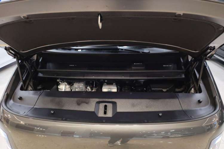 Used Li Auto MEGA 2024 Ultra Model Engine Bay