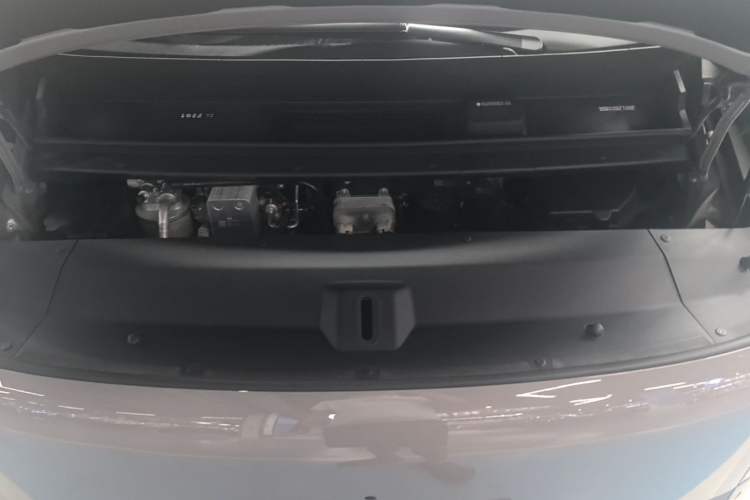 Used Li Auto MEGA 2024 Ultra Model Engine Bay