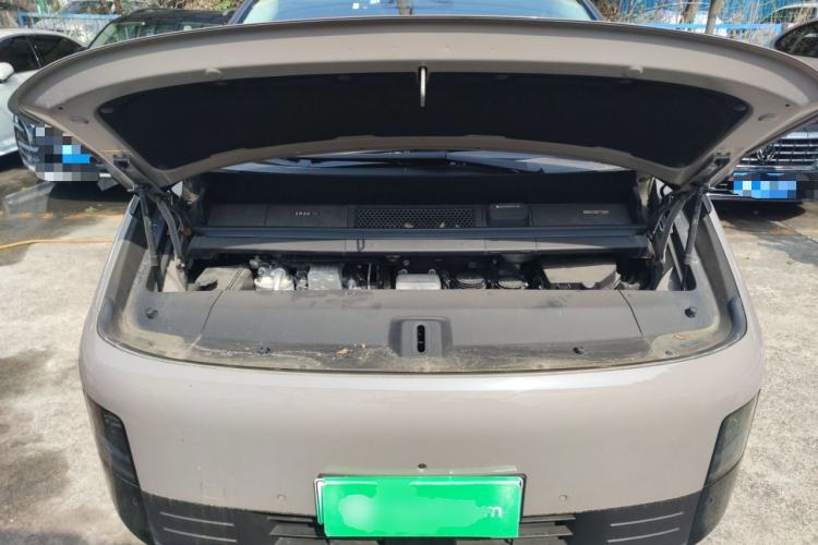 Used Li Auto MEGA 2024 Ultra Model Engine Bay