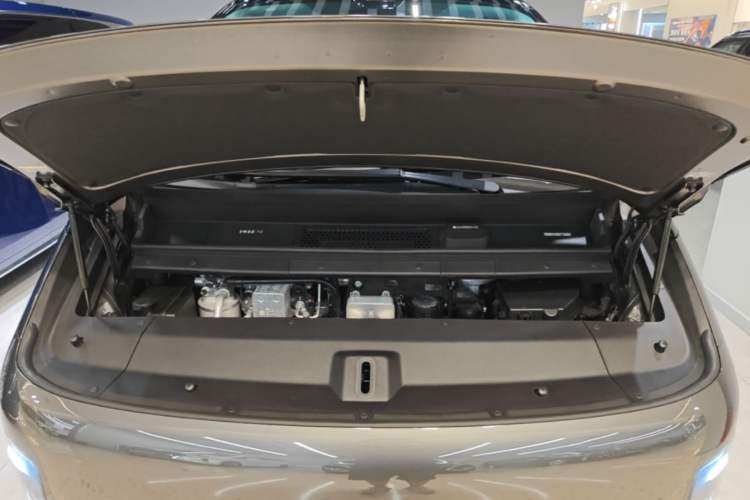 Used Li Auto MEGA 2024 Ultra Model Engine Bay