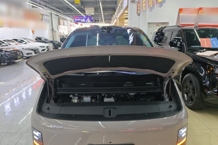 Used Li Auto MEGA 2024 Ultra Model Engine Bay