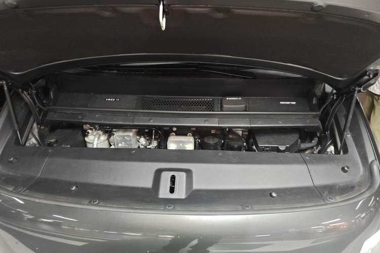 Used Li Auto MEGA 2024 Ultra Model Engine Bay